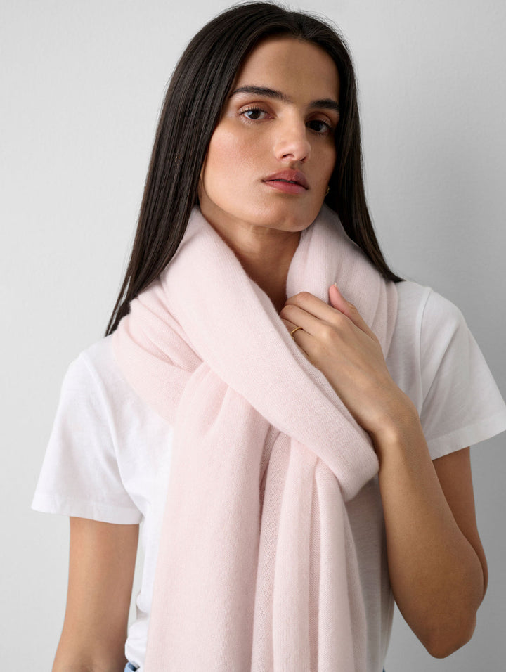 White + Warren - Cashmere Travel Wrap in Pink Sand