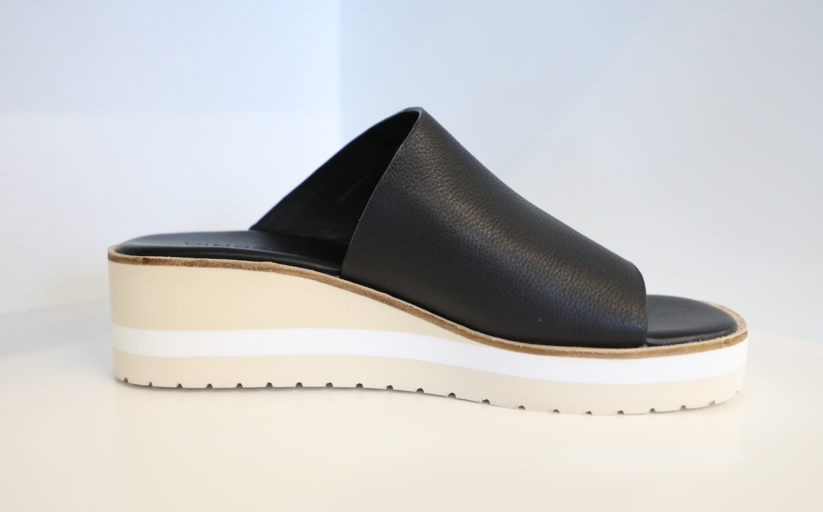 Vince sarria best sale wedge sandal