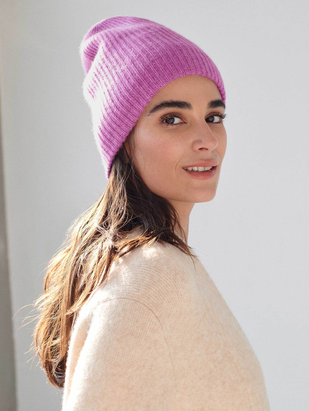 White + Warren - Cashmere Plush Rib Beanie in Wisteria Heather