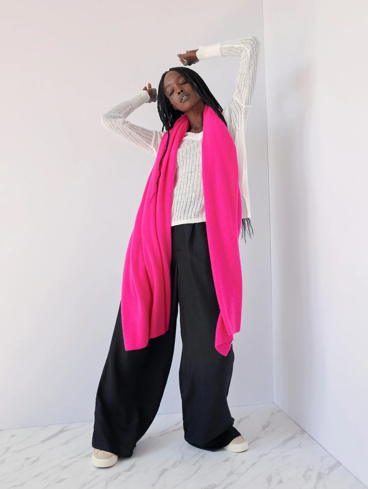 White + Warren - Mini Cashmere Travel Wrap in Radiant Pink