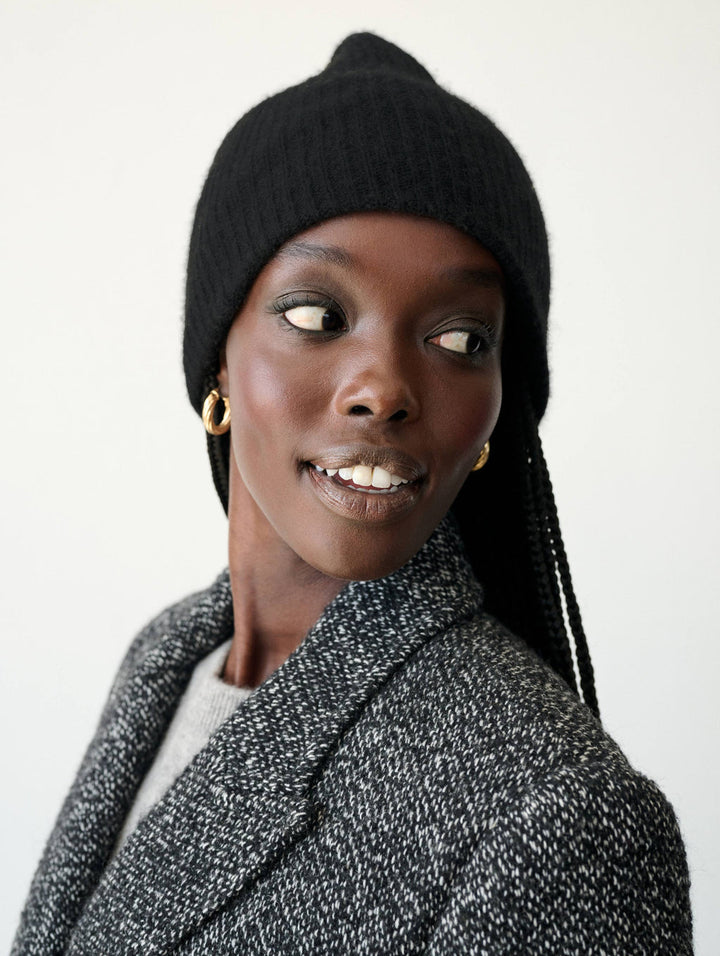 White + Warren - Cashmere Plush Rib Beanie in Black