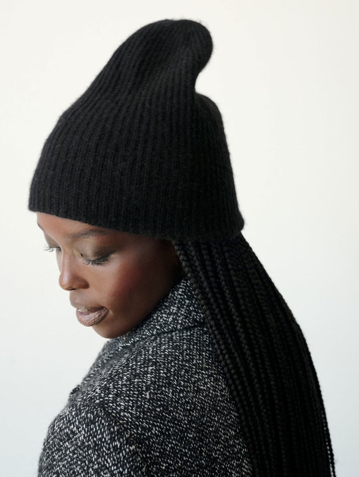White + Warren - Cashmere Plush Rib Beanie in Black