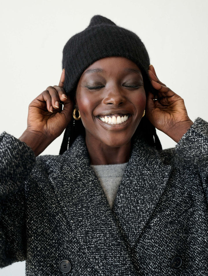 White + Warren - Cashmere Plush Rib Beanie in Black