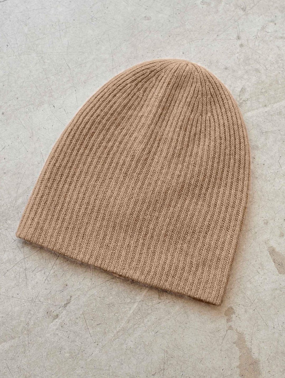 White + Warren - Cashmere Plush Rib Beanie in Camel Heather