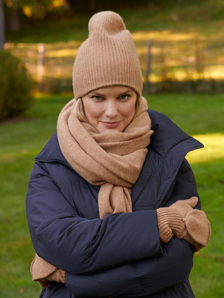 White + Warren - Cashmere Plush Rib Beanie in Camel Heather