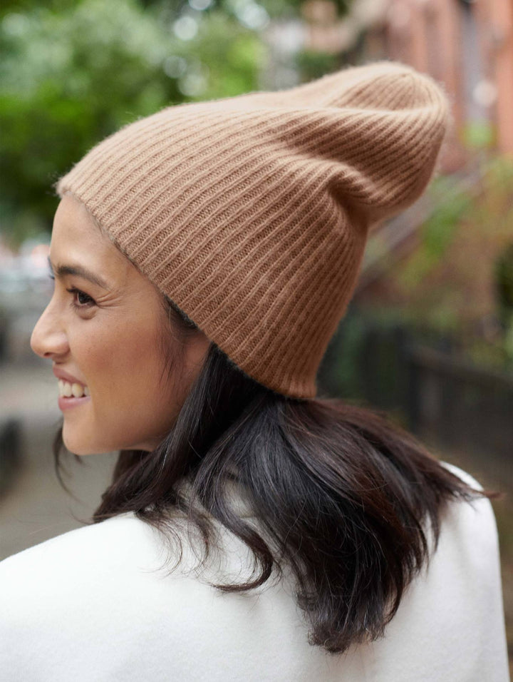 White + Warren - Cashmere Plush Rib Beanie in Camel Heather