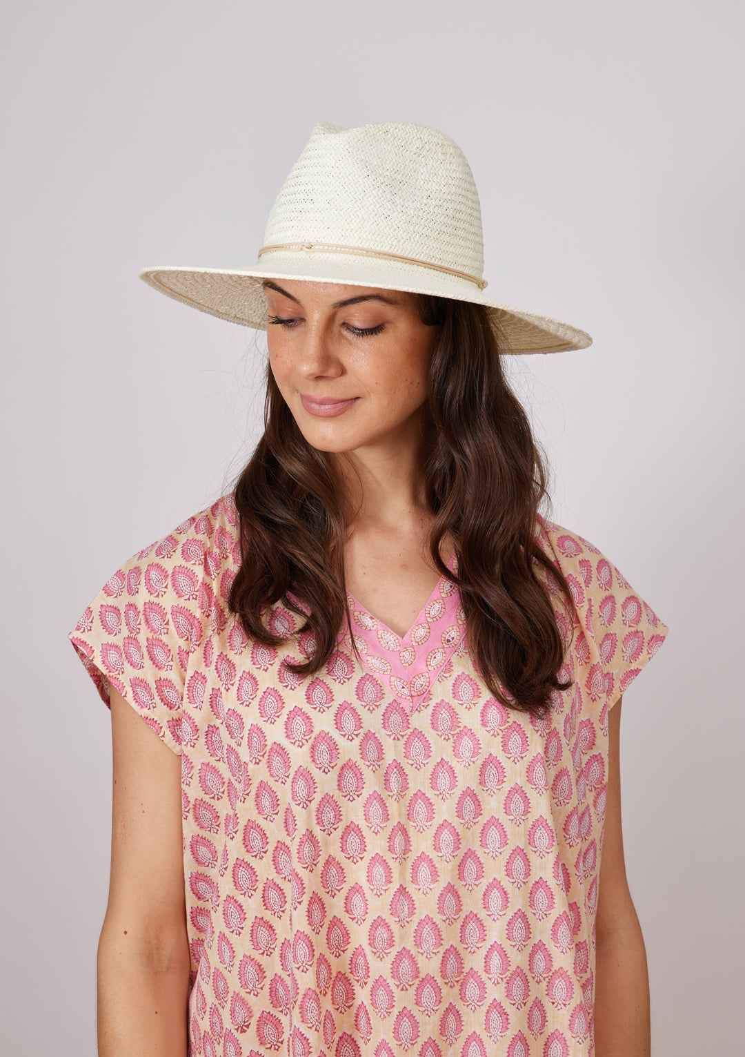 Hat Attack - Traveler Continental in Bleach/Nude