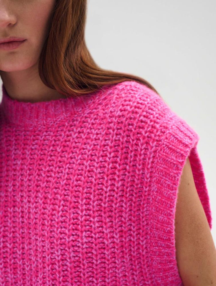 W+W- Cashmere Air Plush Ribbed Vest in Pink Marl