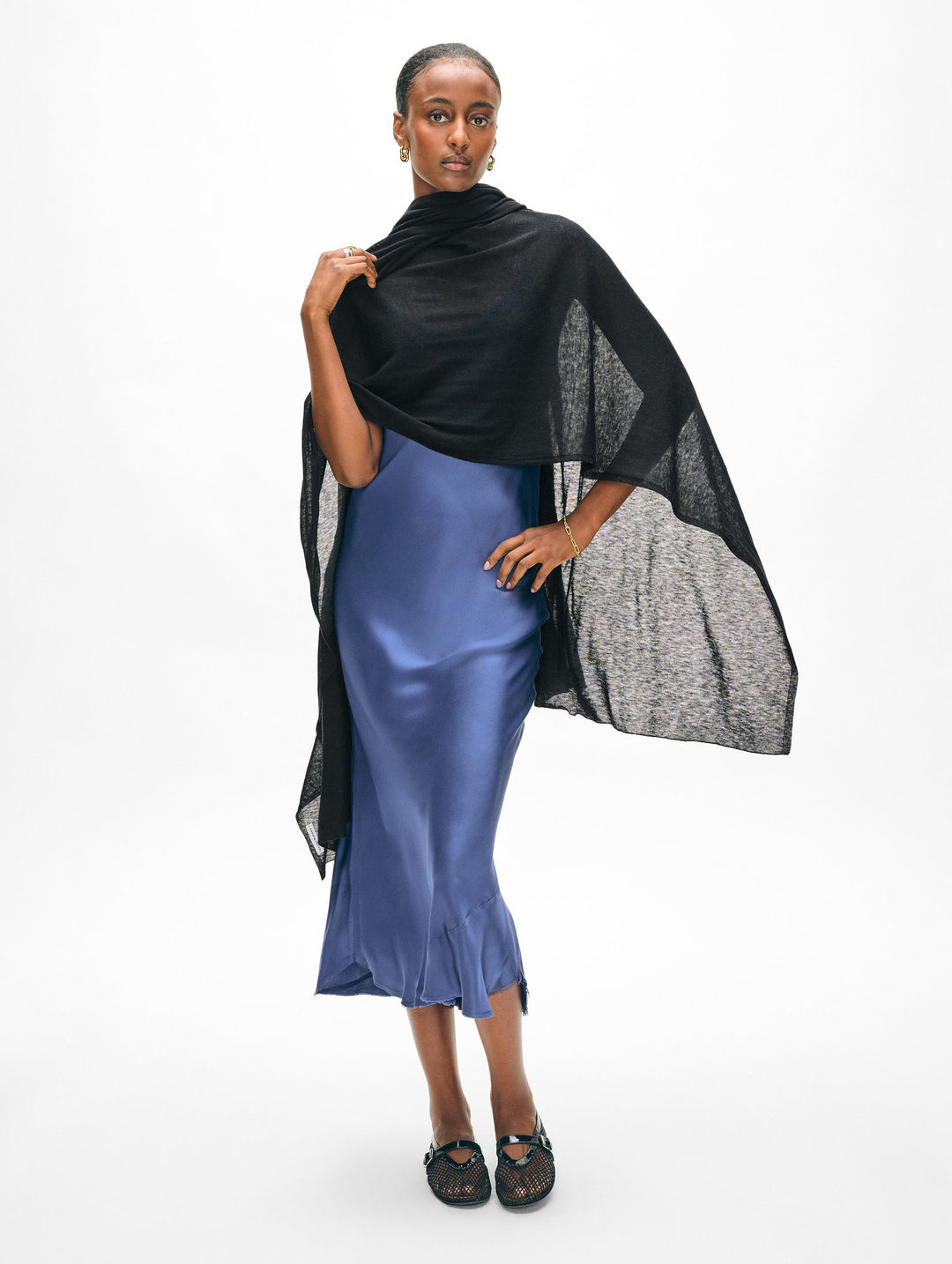 White + Warren - Superfine Cashmere Blend Travel Wrap in Black