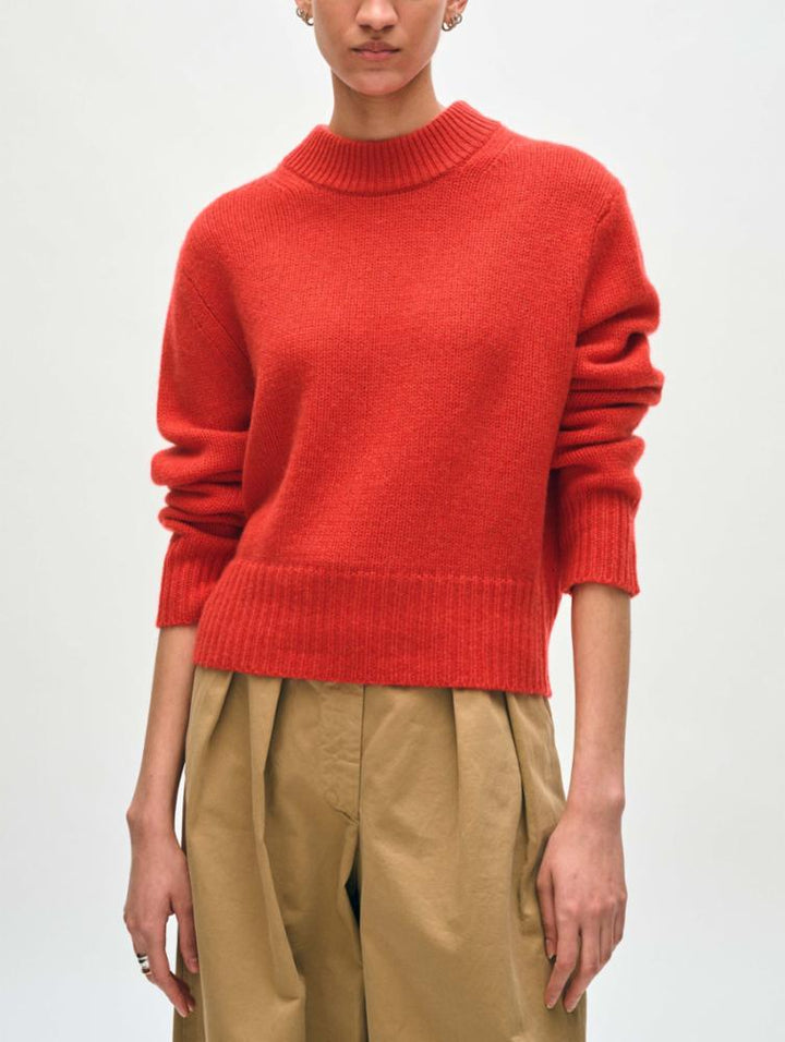 WHITE & WARREN - Cashmere Air Spun Crewneck in Carmine Red