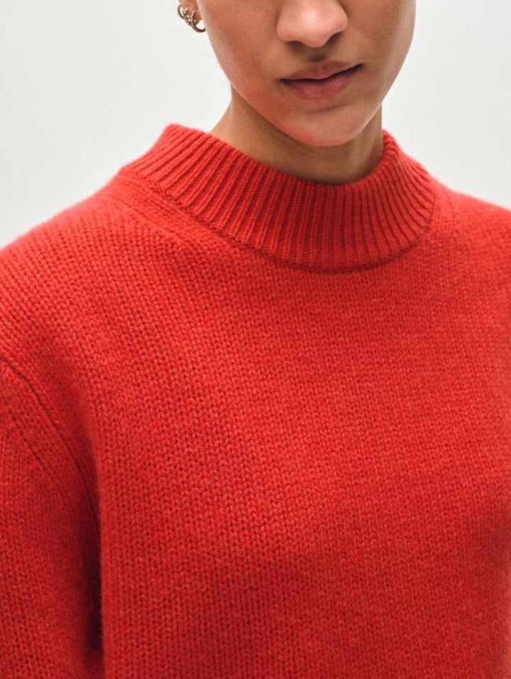 WHITE & WARREN - Cashmere Air Spun Crewneck in Carmine Red