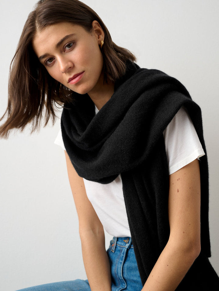 White + Warren - Cashmere Travel Wrap in Black