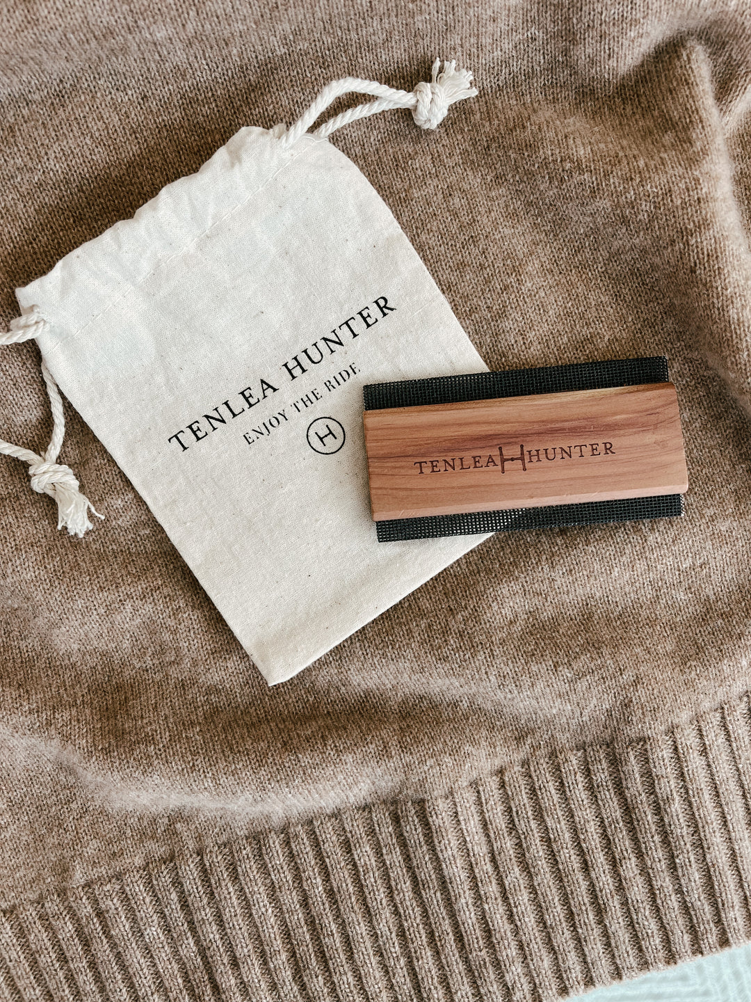 Tenlea Hunter - Sweater Comb