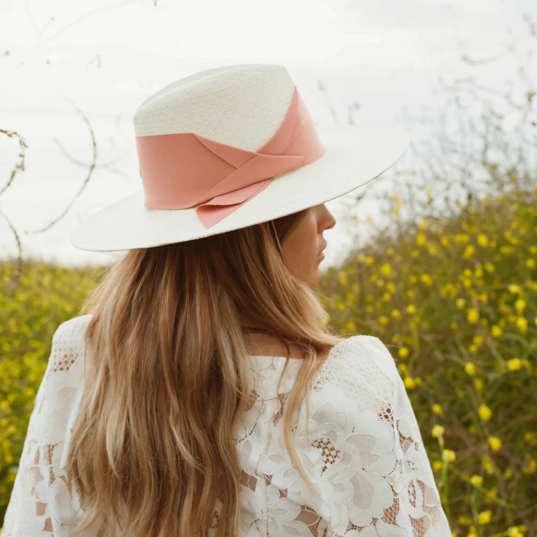 Freya - Field Gardenia in Natural/Salmon