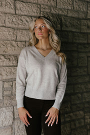 Tenlea Hunter - Cashmere Perfect V-Neck Sweater in Misty Grey Heather