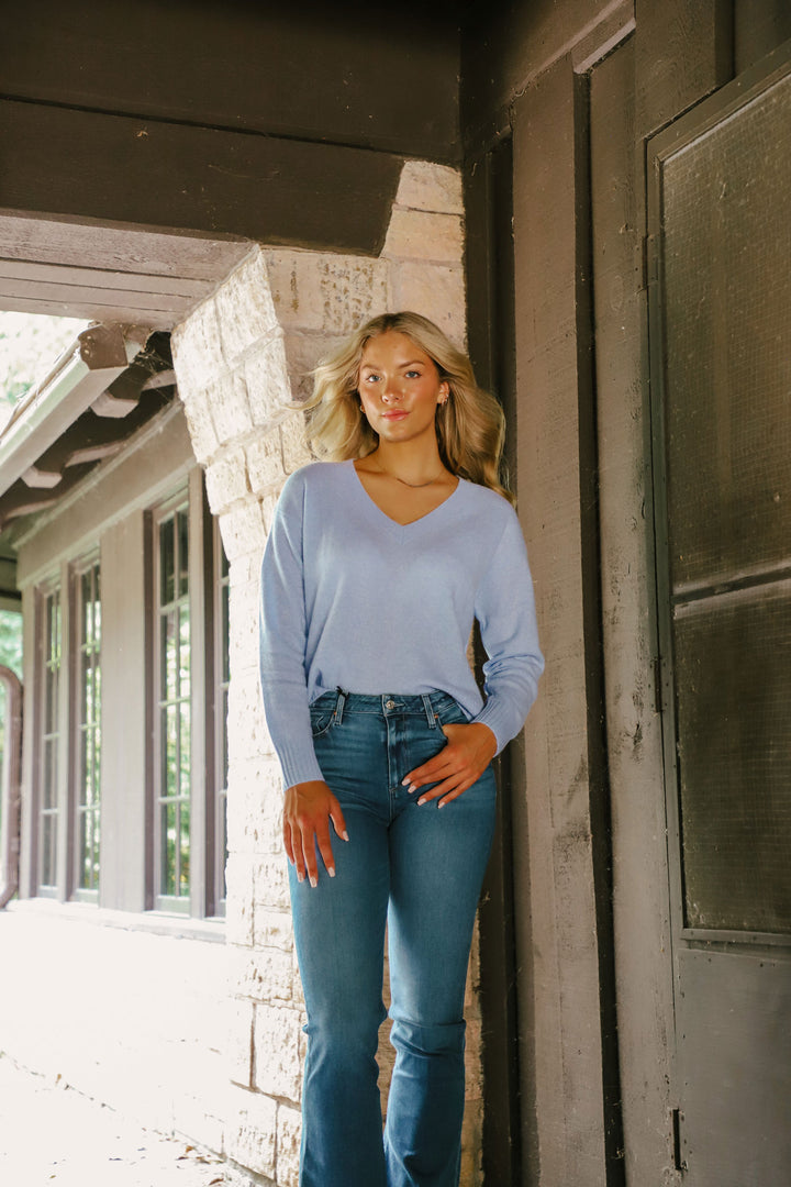 Tenlea Hunter - Cashmere Perfect V-Neck Sweater in Cornflower