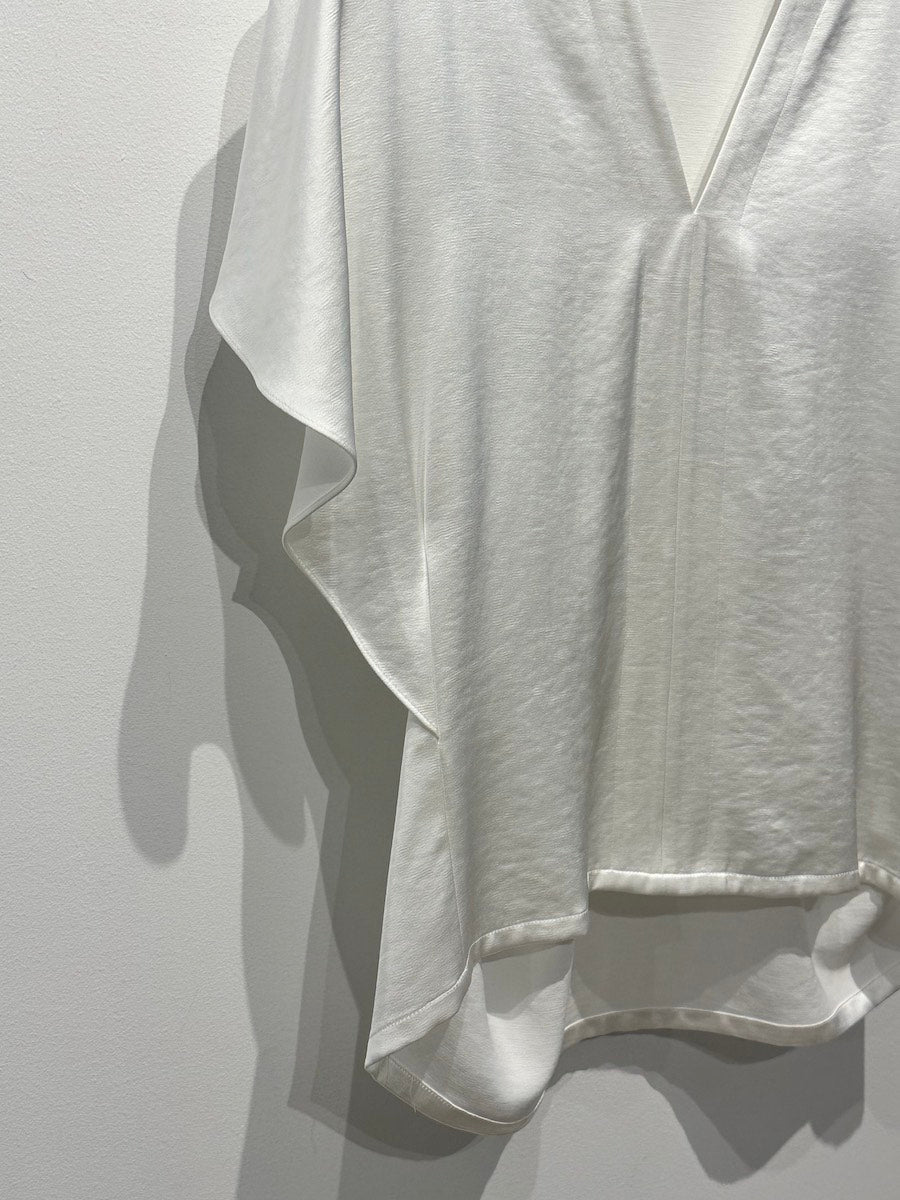 Saint Art New York - Finn V-Neck Charmeuse Top in White