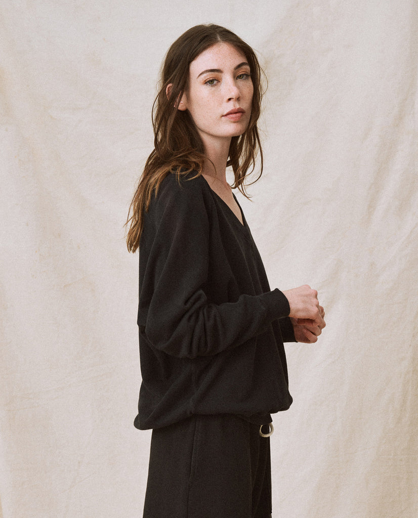 The Great - The V-Neck Sweatshirt in Almost Black