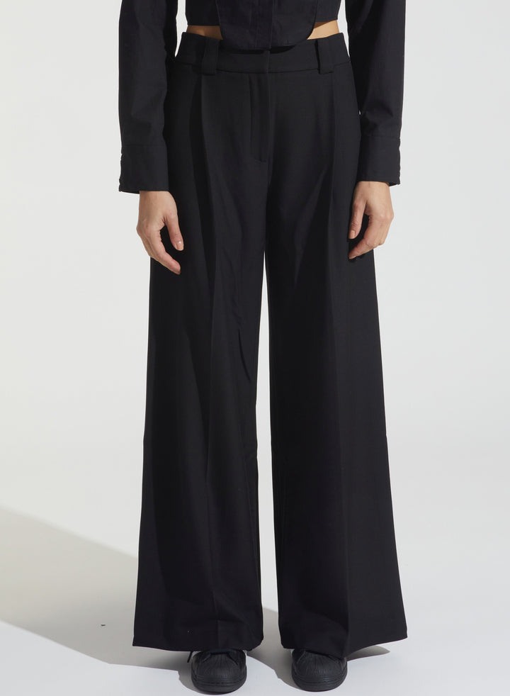 Saint Art New York - Tiffany Mid-Waisted Wideleg Trouser in Black