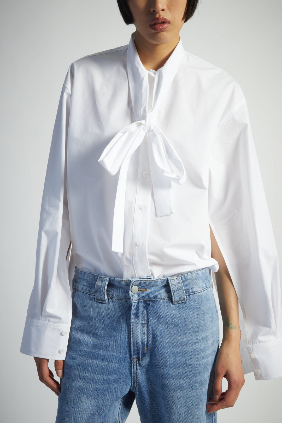 Saint Art New York - Kimberly Bow-Tie Blouse in White