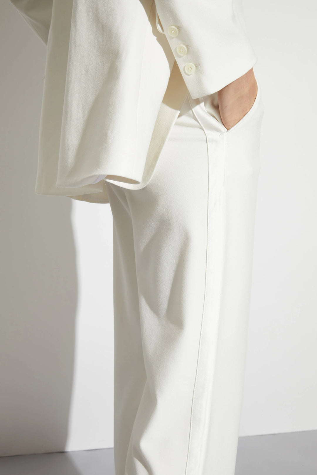 Saint Art New York - Dylan Tuxedo Jacket in White