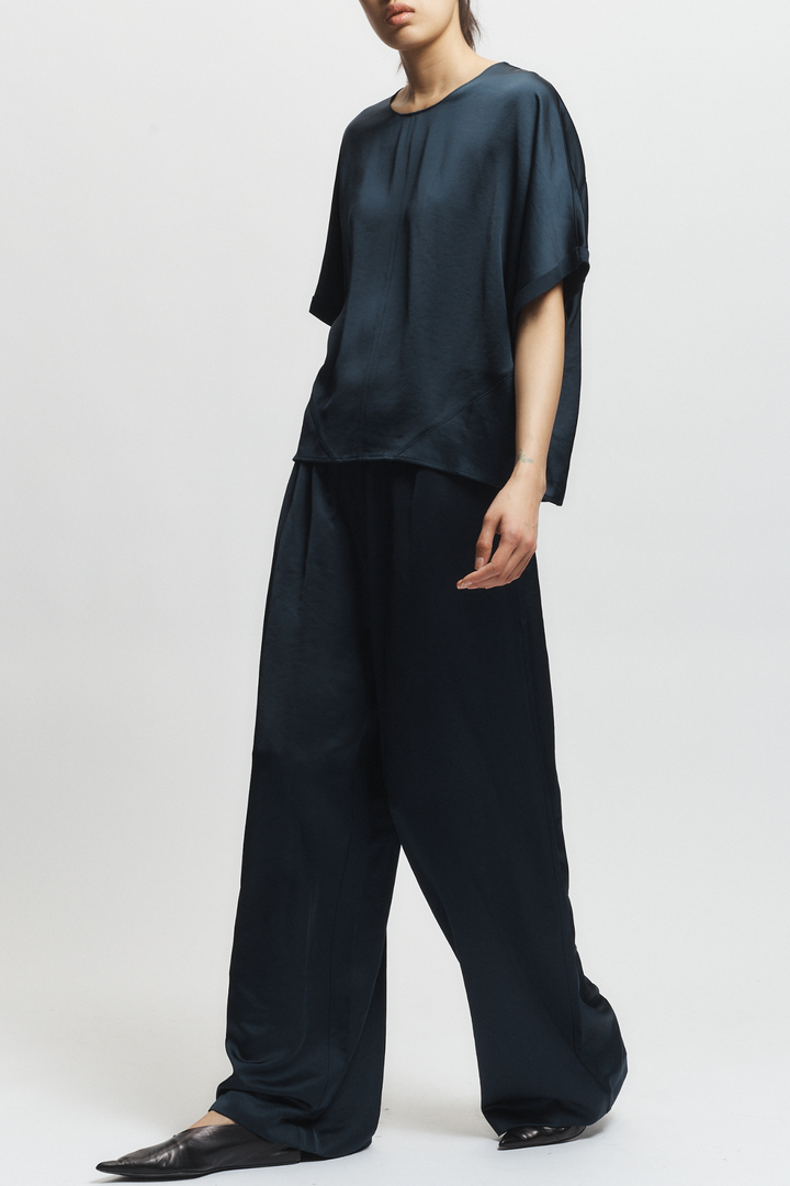 Saint Art New York - Maeve Dolman Blouse in Navy