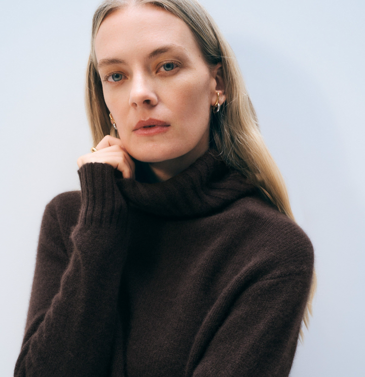 White + Warren - Featherweight Turtleneck in Dark Umber Clothing - Sweaters
