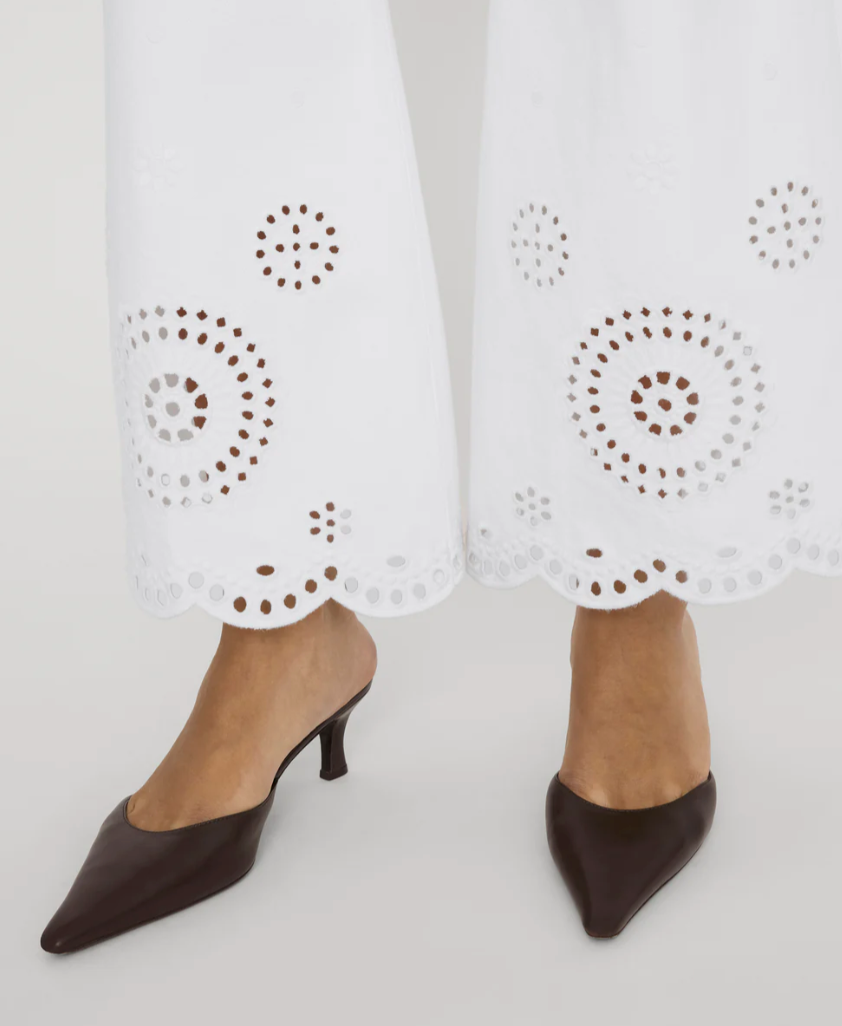 FRAME - The Eyelet Wide Flare In White Jeans