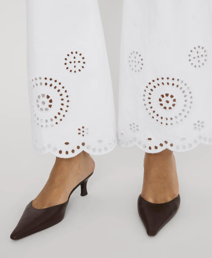 FRAME - The Eyelet Wide Flare In White Jeans
