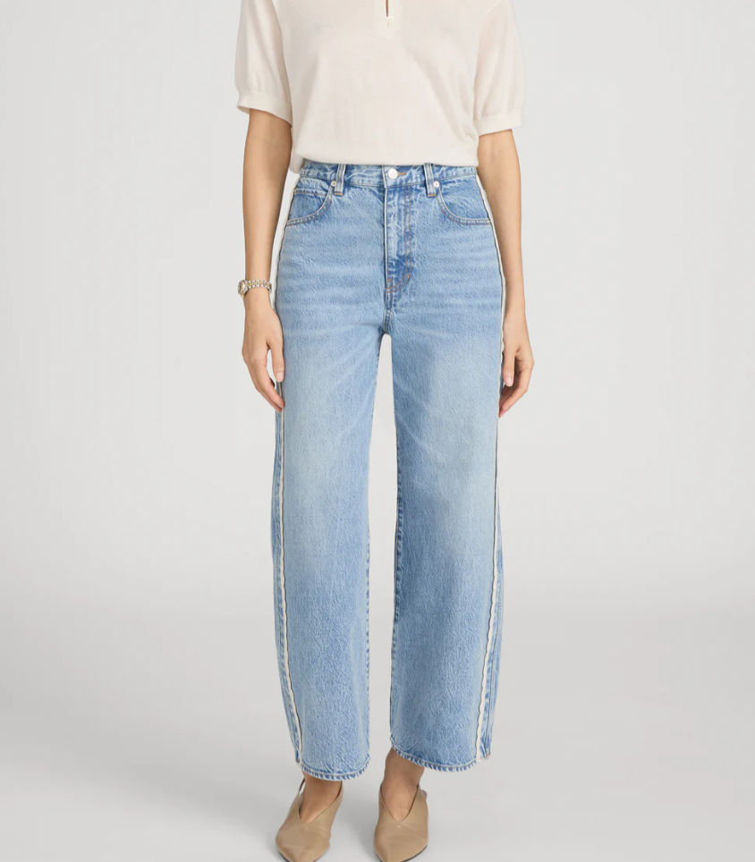FRAME - The Crochet Bow Crop In Aura Jeans