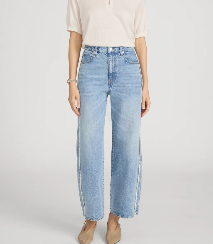 FRAME - The Crochet Bow Crop In Aura Jeans