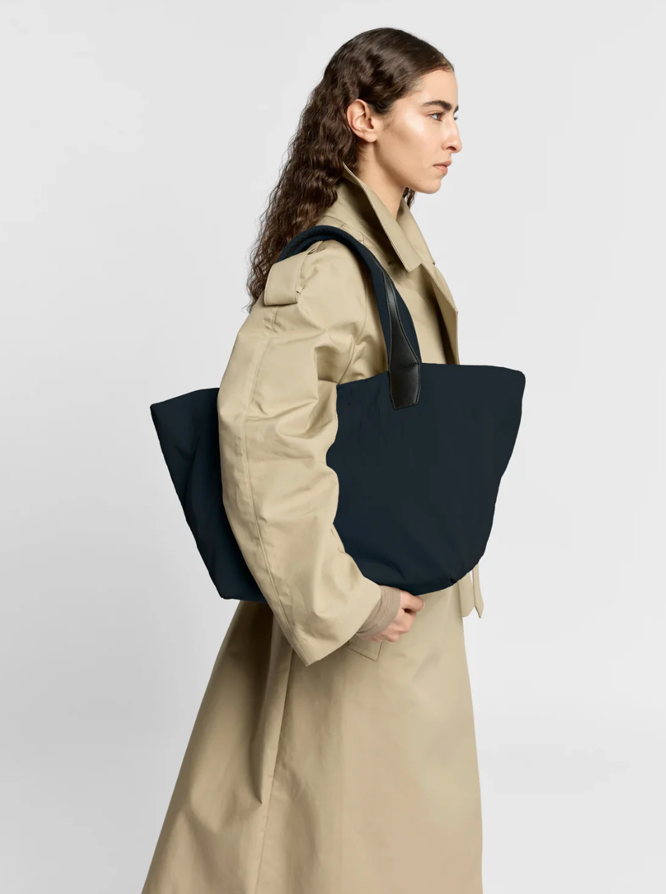 VEE COLLECTIVE - Essence Tote Medium in Black Handbag