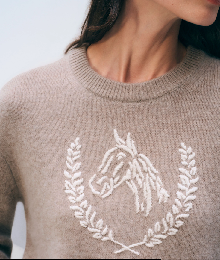 WHITE & WARREN - Cashmere Blend Horse Embroidered Crew in Misty Sweaters