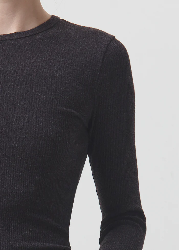 AGOLDE - Delphi Slim Tee in Pasha
