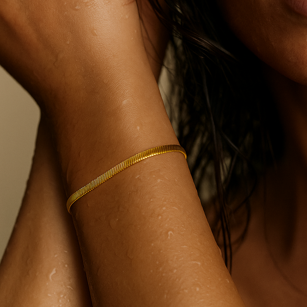 ELLIE VAIL - Nic Herringbone Chain Bracelet in Gold Jewelry
