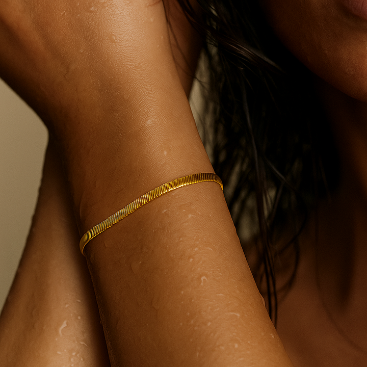 ELLIE VAIL - Nic Herringbone Chain Bracelet in Gold Jewelry