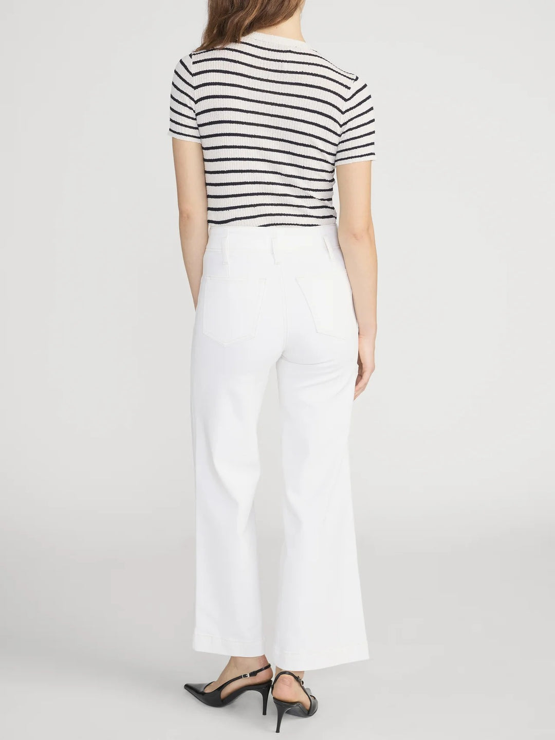 FRAME - The Seamed Wide Trouser Crop in Natural Clean Jeans