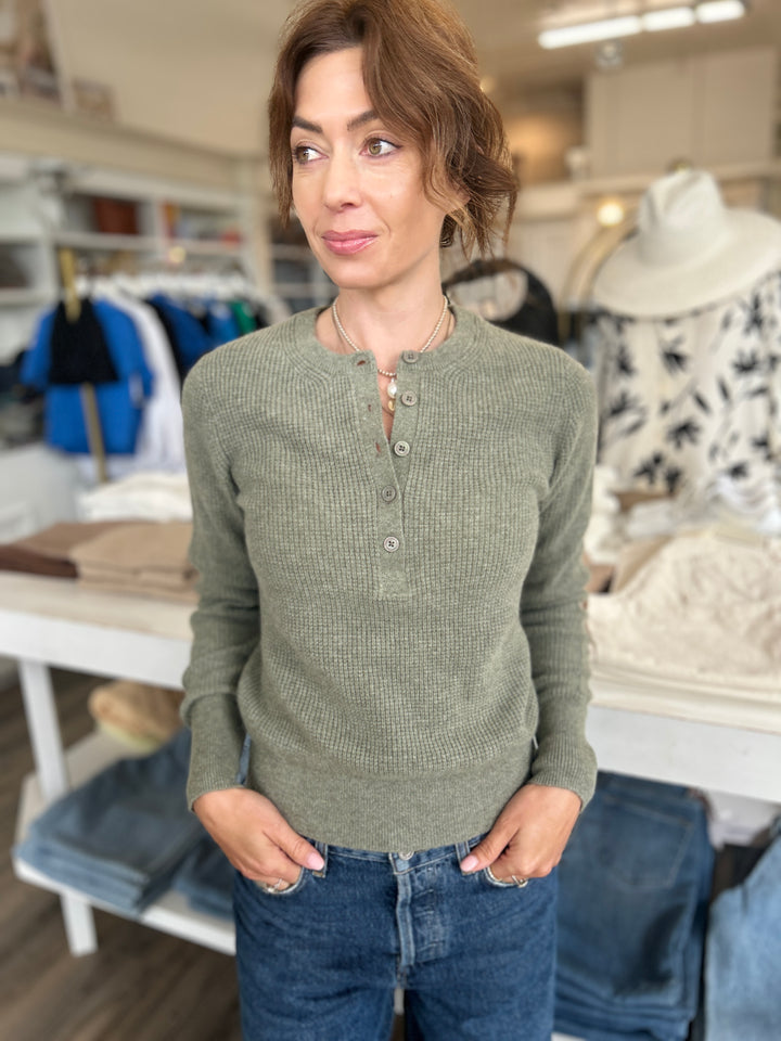 White +Warren - Cashmere Waffle Henley in Leaf Heather