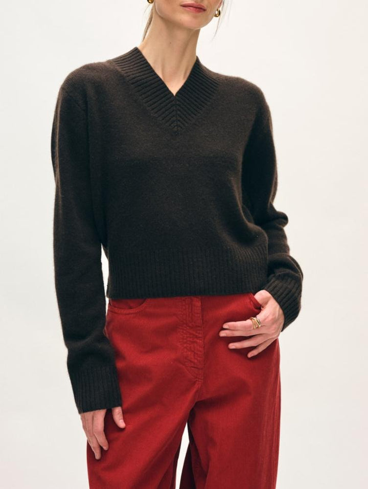 White + Warren - Wide Rib Trim V-Neck in Dark Umber