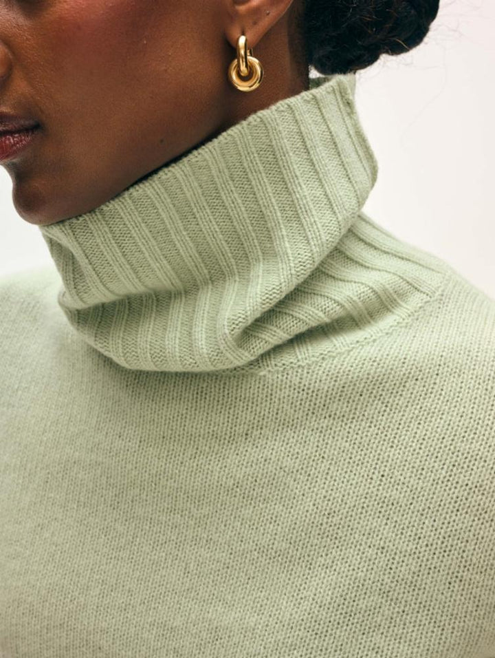 WHITE & WARREN - Featherweight Turtleneck in Mint Green