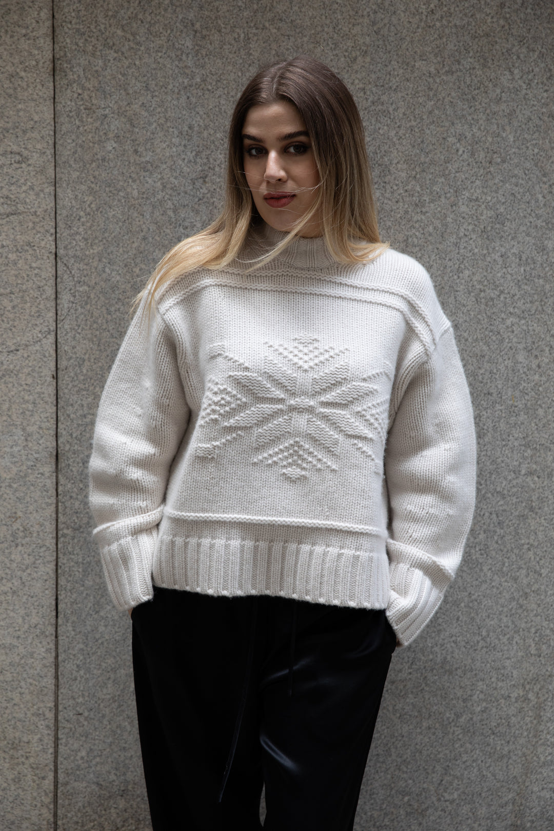 WHITE & WARREN - Cashmere Blend Snow Flake Crew in Ivory