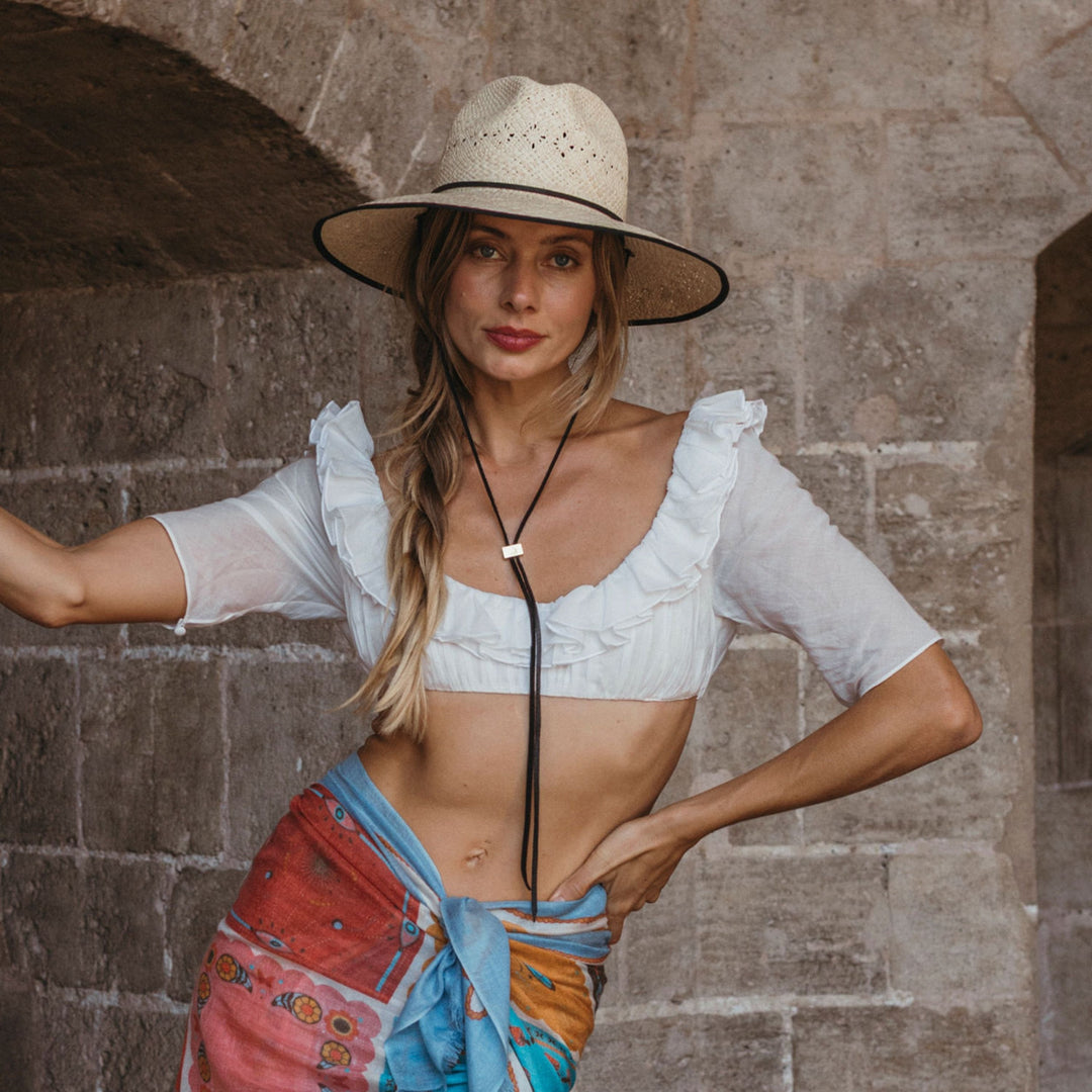 Freya - Fiji in Natural/Black Hats