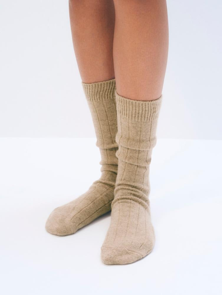 WHITE & WARREN - Cashmere Ribbed Socks in Taupe Heather
