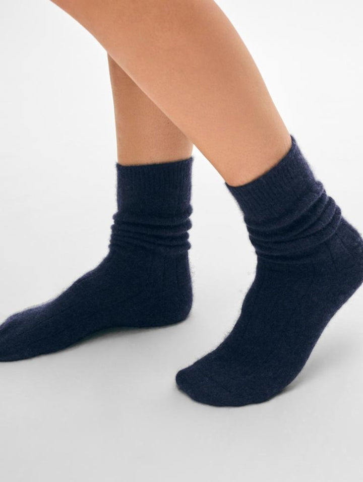 WHITE & WARREN - Cashmere Ribbed Socks in Deep Navy