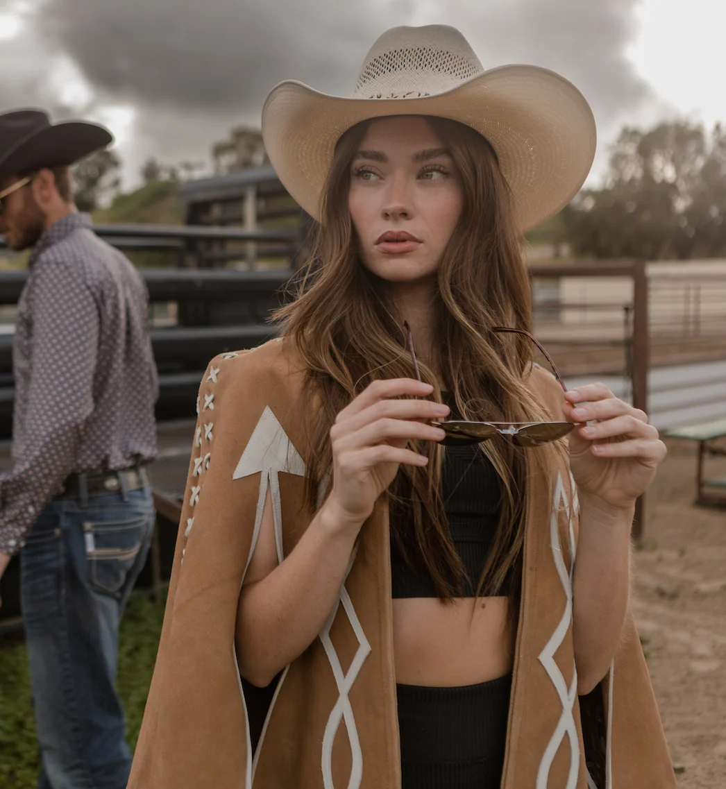 WESTERN & CO. - High Horse Carmel Cape