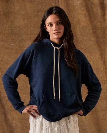 THE GREAT - The Fleece Pullover Hoodie in True Navy Sweatshirts