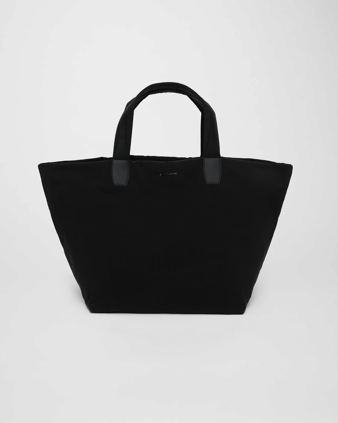 VEE COLLECTIVE - Essence Weekender in Black