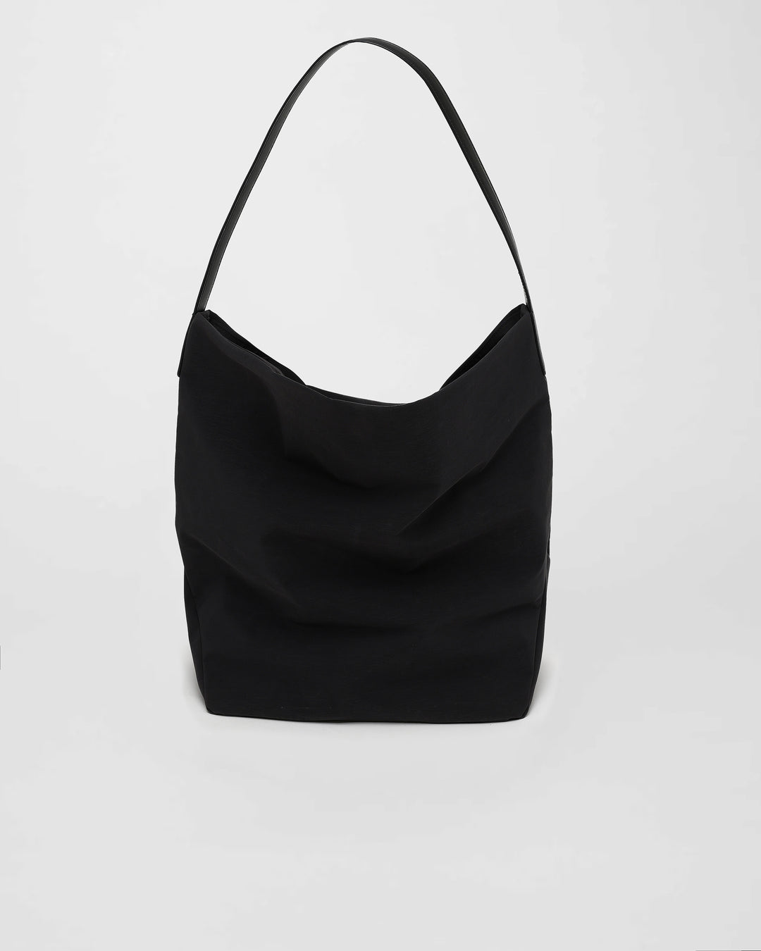 VEE COLLECTIVE - Essence Vertical Tote in Black