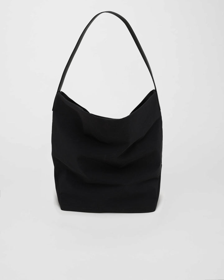 VEE COLLECTIVE - Essence Vertical Tote in Black