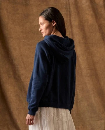THE GREAT - The Fleece Pullover Hoodie in True Navy Sweatshirts